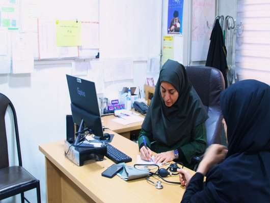 حضور دکتر احدپور در ویزیت رایگان به مناسبت روز پزشک خانواده در مرکز بهرام‌آباد